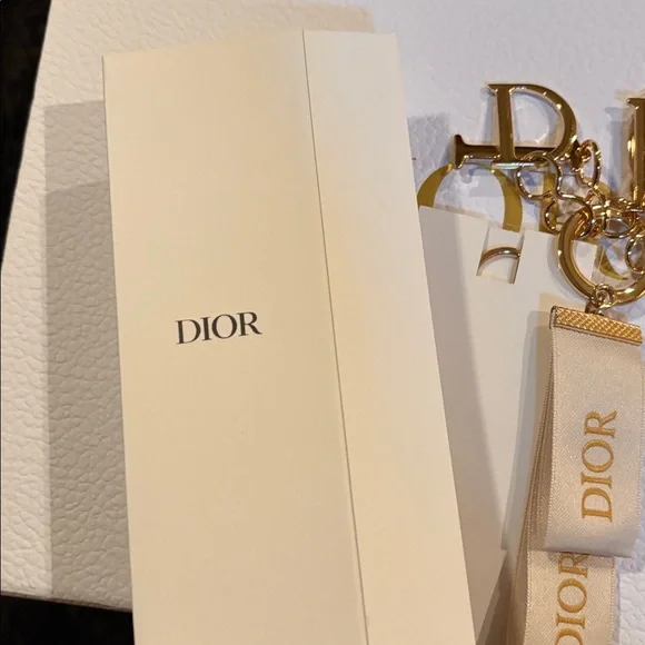 NWT DIOR KEYCHAIN/BAG CHARM💗💗💗